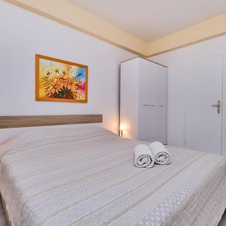 Appartment Ksenija 2 Mali Lošinj Buitenkant foto