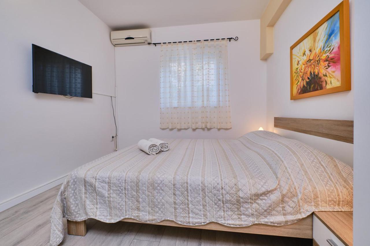 Appartment Ksenija 2 Mali Lošinj Buitenkant foto